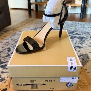 NIB Michael Kors Patent Leather Black Heel Sandals Size 8.5m